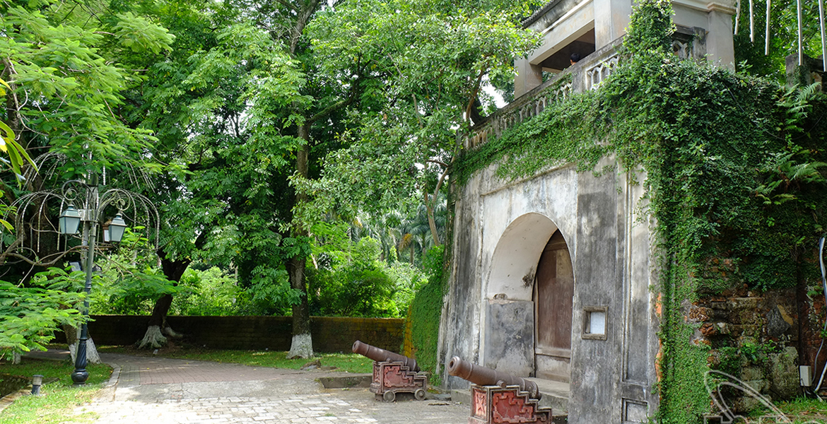 Duong Lam Ancient Village Tour From Hanoi